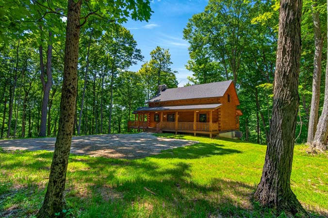 Year round Hocking Hills cabin rental with premium features