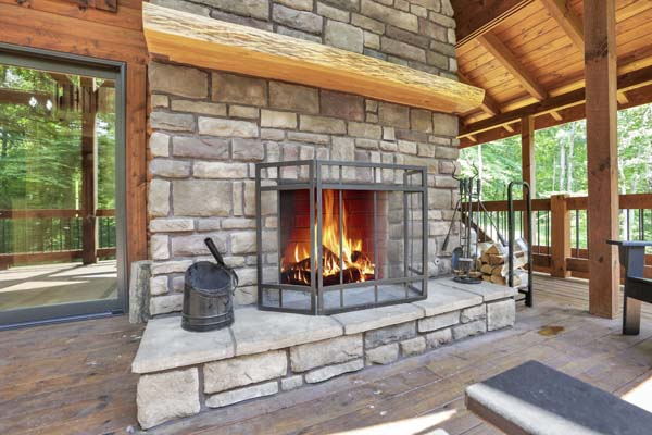 Shagbark Hickory Ridge, Hocking Hills — deck bistro seating overlooking the ravine