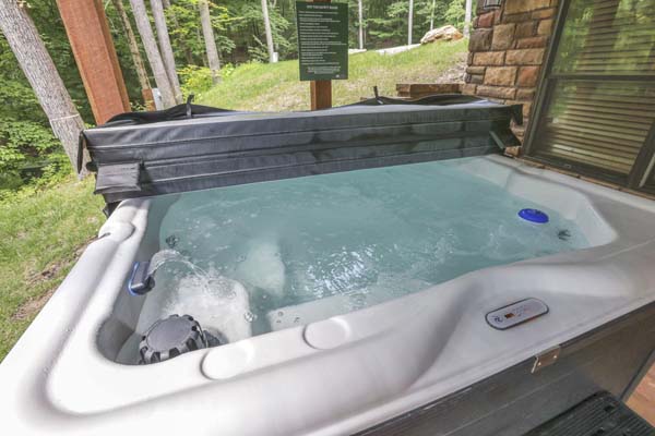 Shagbark Hickory Ridge, Hocking Hills — hot tub with the cover closed on the lower deck