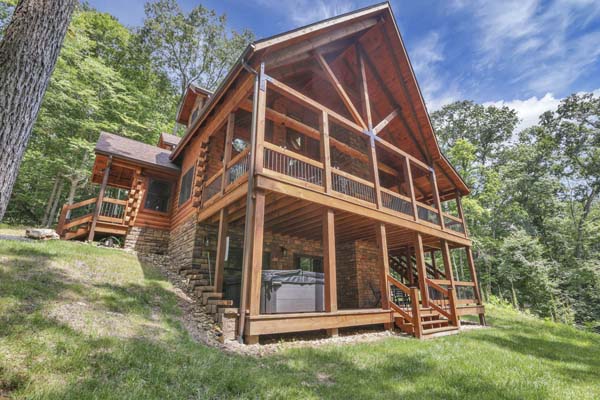Shagbark Hickory Ridge, Hocking Hills — balcony view into the treetops
