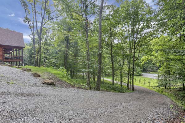 Shagbark Hickory Ridge, Hocking Hills — rear of the cabin from the gravel drive