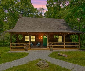 Maple Ridge Cabin porch, side